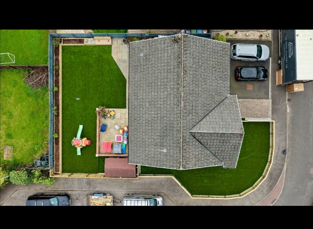 Completed garden with artificial grass - view 1